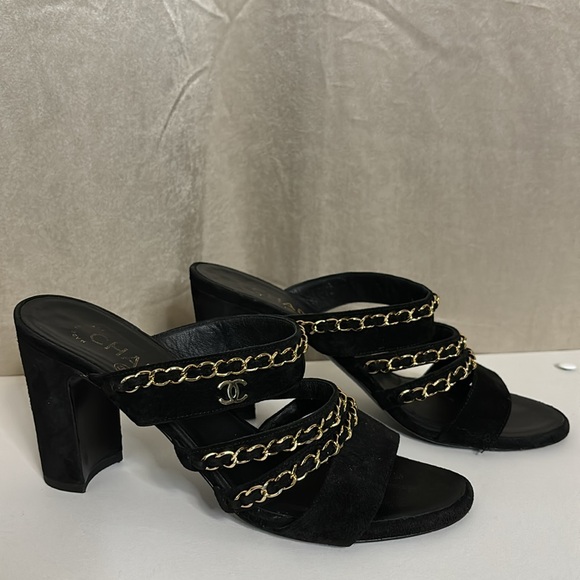 CHANEL Black Suede Chain Sandal - Picture 5 of 10